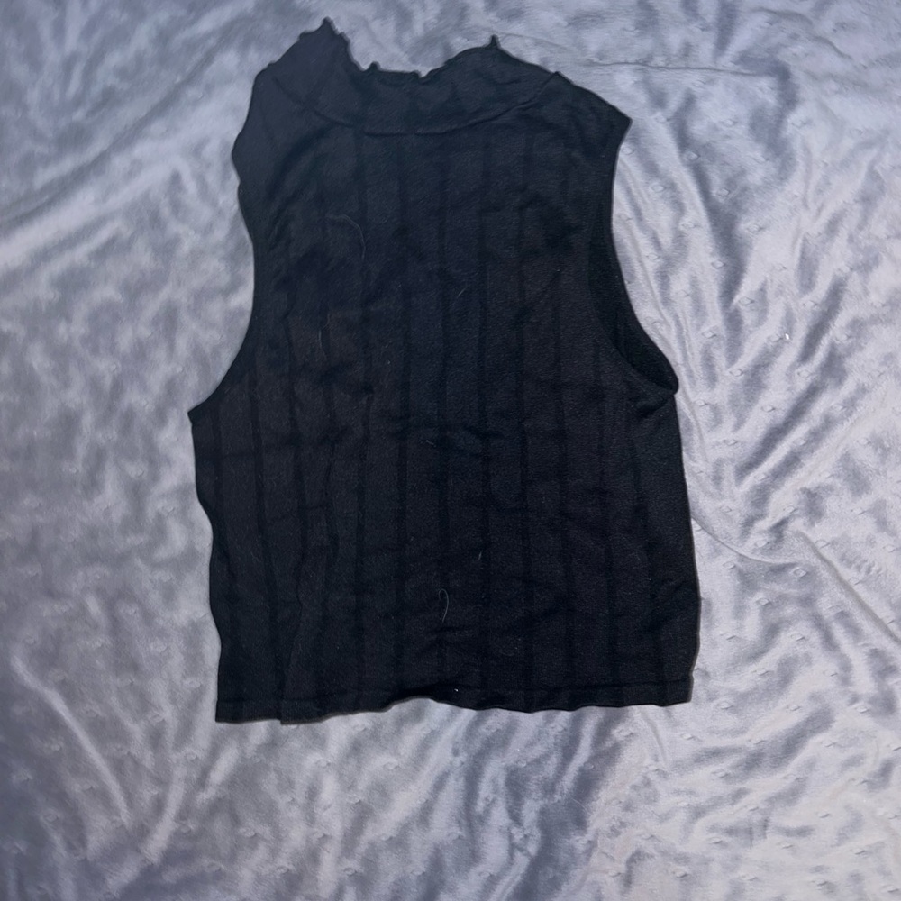 Black tight sleeveless crop top